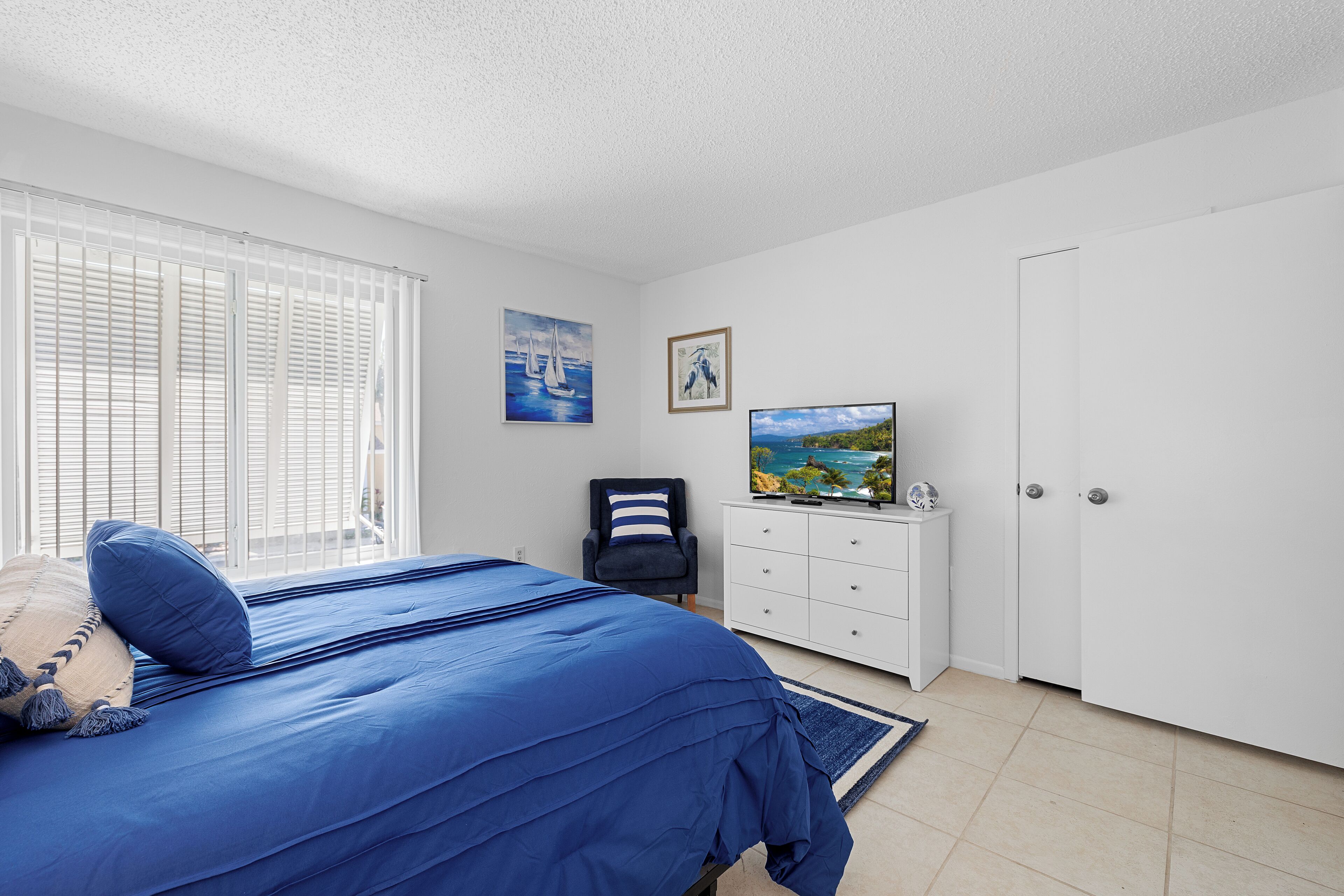 St. Petersburg Sunset Haven: Luxury Beach Living