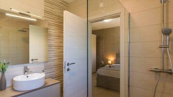 Villa | Bathroom