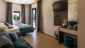 A modern hotel room with a bed, a sofa, a desk, and a TV. - Villa Bella Vita (Barban)