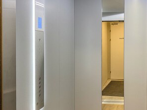 Interior - Luxury Penthouse, 600 m. From the ski Area (Schruns)