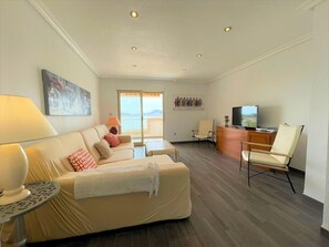 Living area - Belvilla by OYO Villa in La Manga del mar Menor (Cartagena)