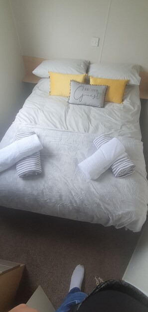 3 habitaciones, tabla de planchar con plancha, wifi y ropa de cama