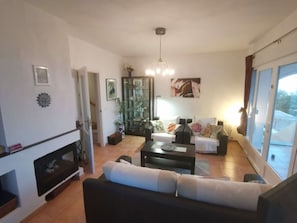 Living area - Villa Miraflores Comfortable Holiday Residence (Teulada)