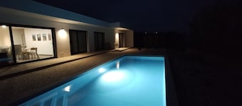 Lavish Holiday Home With Private Pool