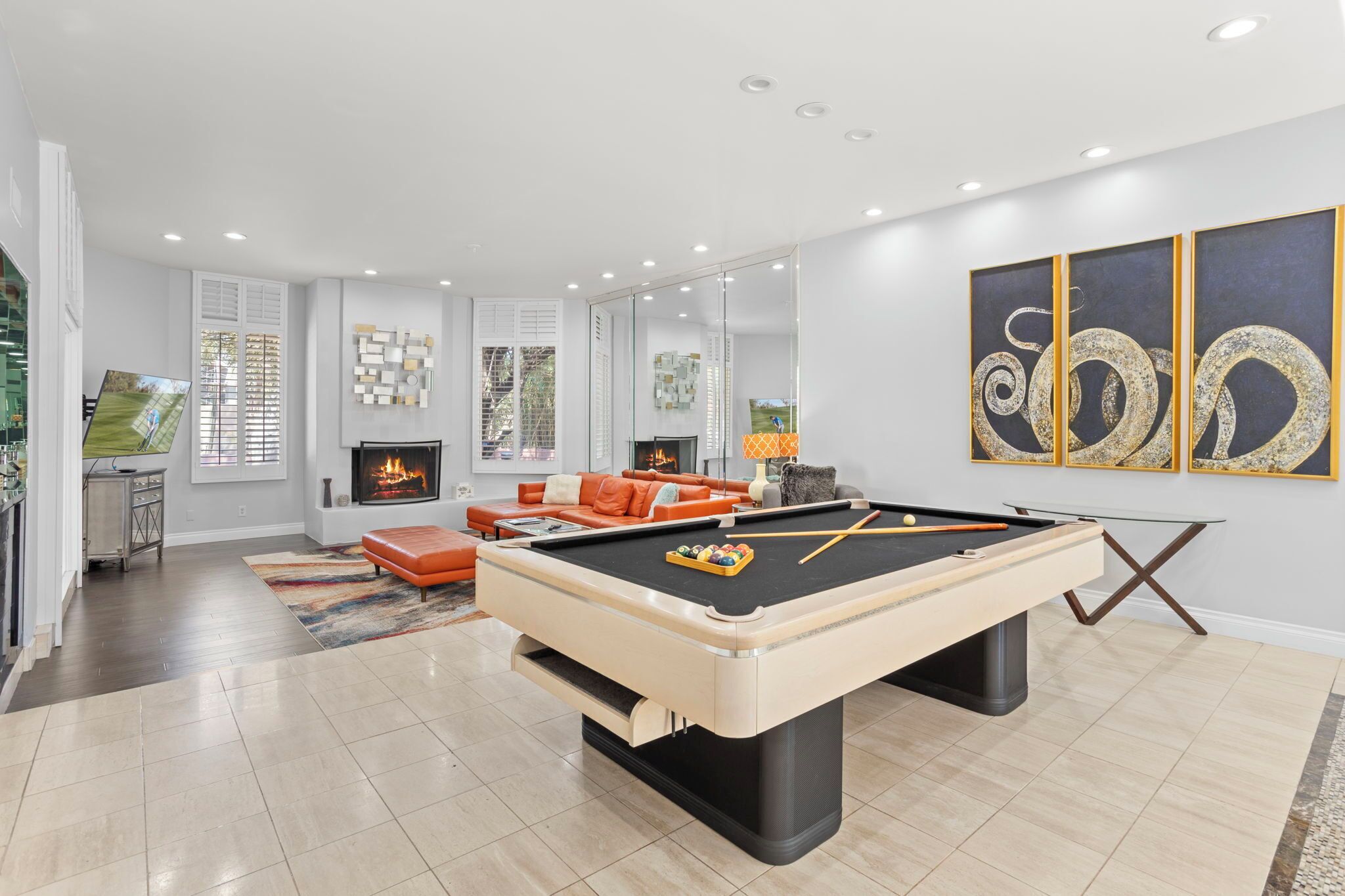 Grand Paradise Valley Home!