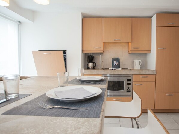Appartement | Privékeuken | Een kinderstoel