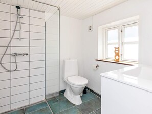 House | Bathroom - 4 Person Holiday Home in Laeso (Læsø)