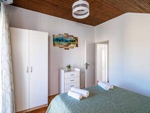 Apartment | 2 bedrooms, iron/ironing board