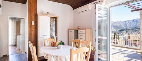 Apartment | Dining