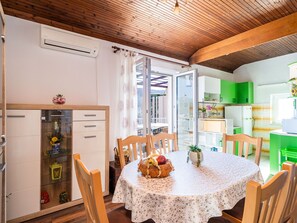 Apartment | Private kitchen | Fridge, microwave, oven, stovetop - Apartment Dorica - Two Bedroom Apartment With Terrace (Dubrovnik)