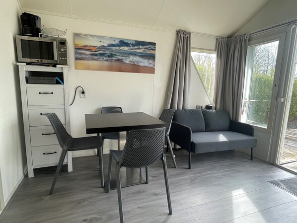 Living room - Cozy Cottage With Wifi, Located in Friesland (Tzummarum)