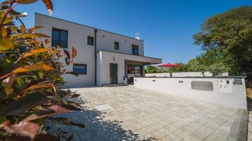 Villa | Property grounds