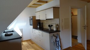 Apartemen | Dapur pribadi | Oven, ketel listrik, dan pemanggang roti