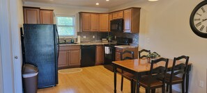 Fridge, microwave, oven, stovetop - Full family APT in Nauvoo-Walking distance to Temple and Historic Nauvoo  (Nauvoo)