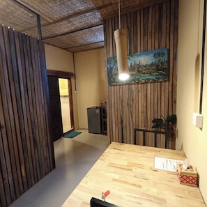 Kamar Double Deluks | Selimut bulu angsa, meja kerja, Wi-Fi gratis, dan seprai linen