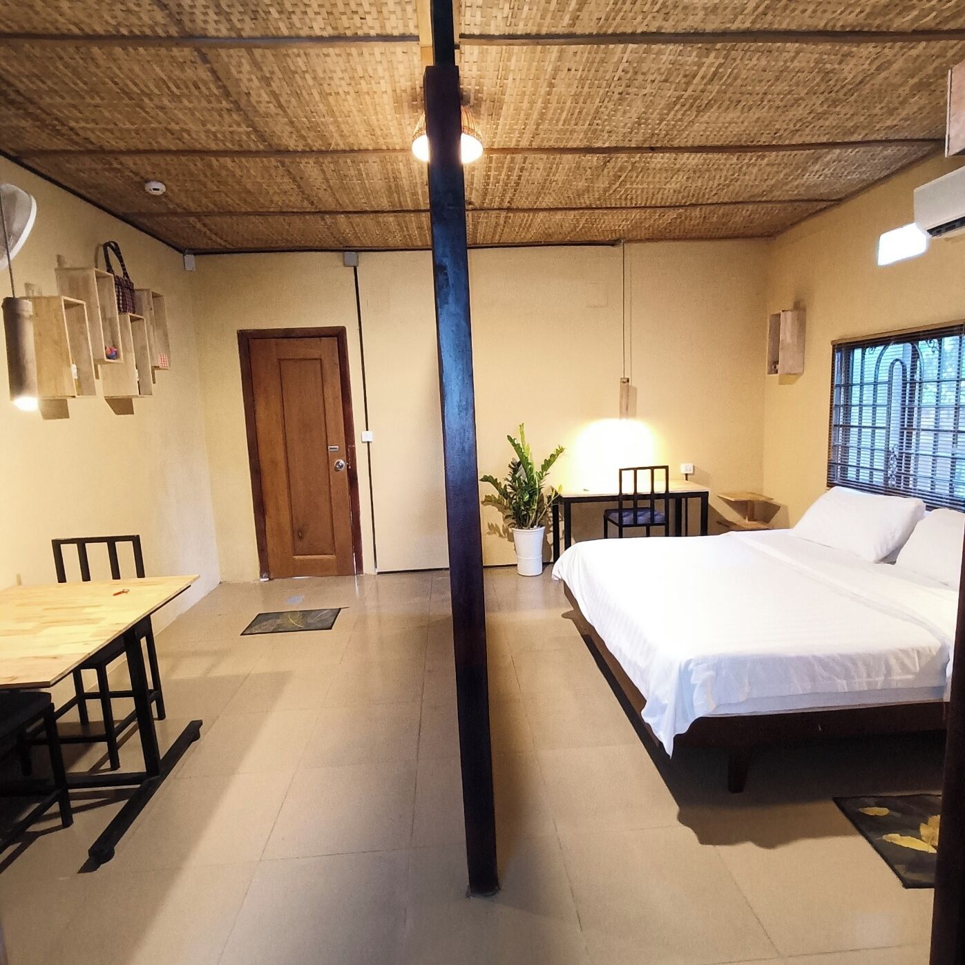 Deluxe Double Room | Down comforters, desk, free WiFi, bed sheets
