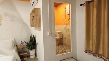 Standard Double Room | Bathroom