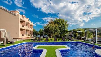 Apartment | Pool | Outdoor pool