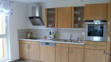 House | Private kitchen | Oven, electric kettle