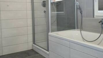 House | Bilik Mandi