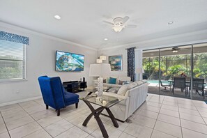 TV, videogiochi, tavolo da calcetto