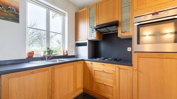 Villa | Private kitchen | Electric kettle, toaster