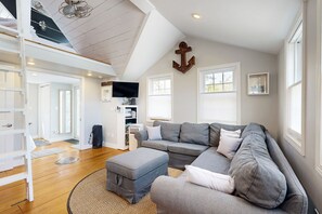 TV - Elegant coastal cottage with a full kitchen & patio - steps from private beach (Mashpee)