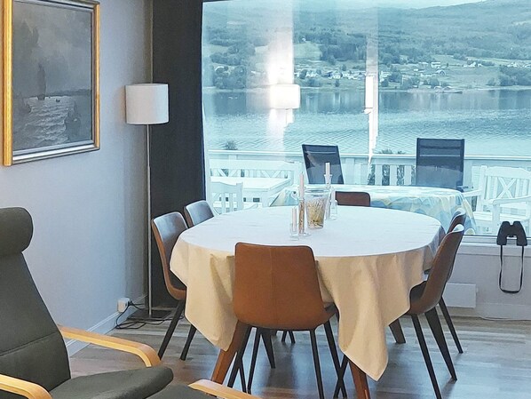 Apartment | Dining