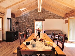 House | Dining - Belvilla by OYO Pleasant Holiday Home With Garden (Lozzo di Cadore)