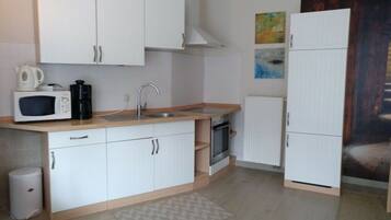 House | Private kitchen | Oven, electric kettle, toaster