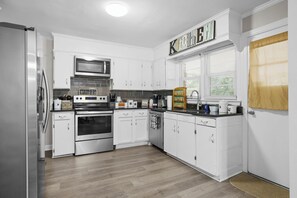 Frigorifero, microonde, forno, lavastoviglie