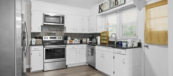 Modern & Cozy Home Mins to everything