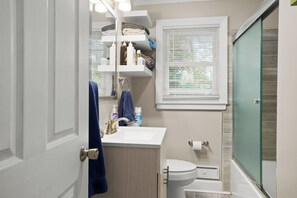 淋浴设施、毛巾、肥皂、洗发水