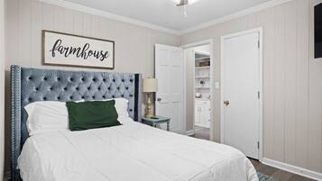 3 slaapkamers, een strijkplank/strijkijzer, wifi, beddengoed