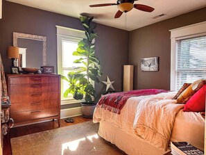 1 habitación, tabla de planchar con plancha, wifi gratis y ropa de cama 