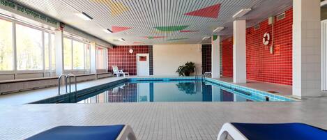 อพาร์ทเมนท์ | สระว่ายน้ำ | สระว่ายน้ำในร่ม, สระว่ายน้ำกลางแจ้ง