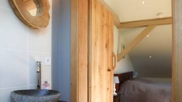 House | 1 bedroom, individually furnished