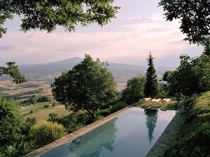 A pool with a view of a valley and mountains. - Villa With Pool in Sarteano (Chianciano Terme)
