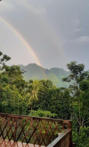 Vista frontal de la propiedad