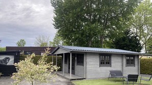 Exterior - Romantic Chalet w/ Garden (Tzummarum)