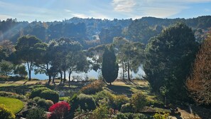 Property grounds - Balconies Lakeside on Lake Daylesford (Daylesford)
