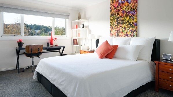 1 bedroom, desk, iron/ironing board, WiFi