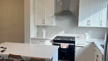 Micro-ondes, four, plaque de cuisson, lave-vaisselle