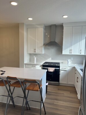 電子レンジ、オーブン、コンロ、食器洗い機