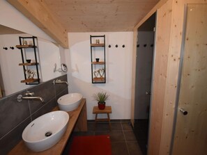 Apartment | Bathroom