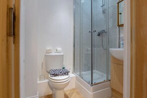 Bathroom - 2 Bedroom Flat in Spondon Derby (Spondon)