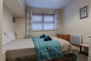 2 bedrooms, iron/ironing board, WiFi