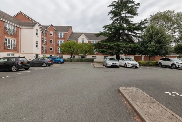 Property grounds - 2 Bedroom Flat in Spondon Derby (Spondon)