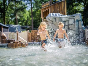 Bungalow | Pool | Outdoor pool - Forest Lodge in Nature With Pond Views (Hoenderloo)