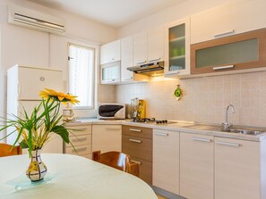 Apartment | Private kitchen | Electric kettle - Spacious Apartment With Large Covered Terrace (Medulin)
